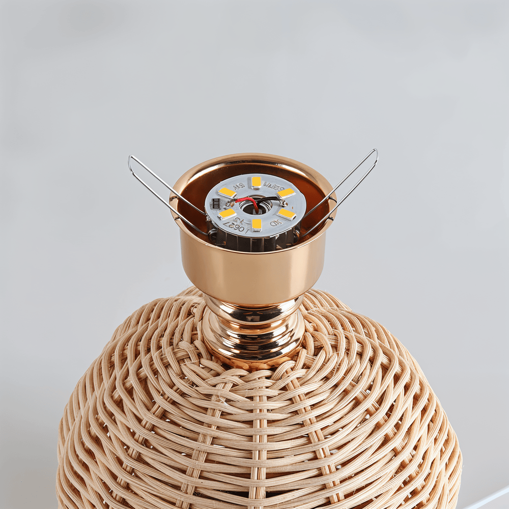Lampe de table en rotin rétro avec abat-jour plissé