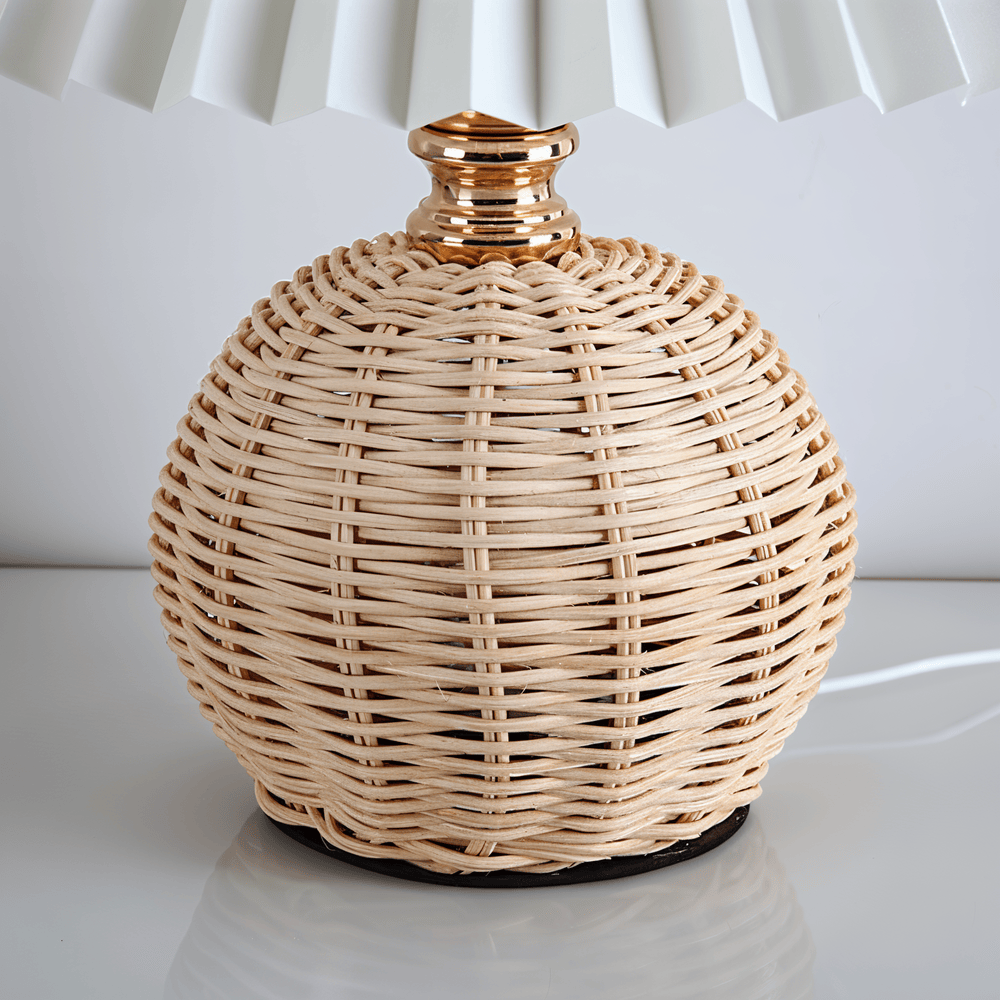 Lampe de table en rotin rétro avec abat-jour plissé