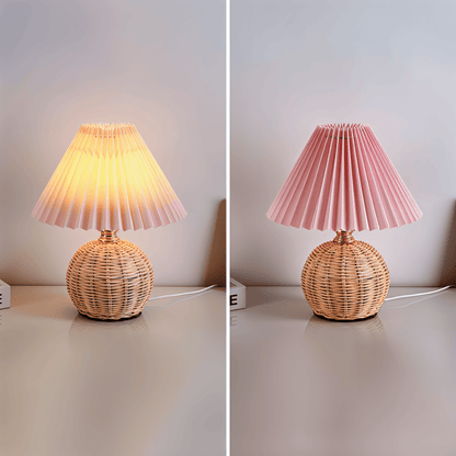 Lampe de table en rotin rétro avec abat-jour plissé