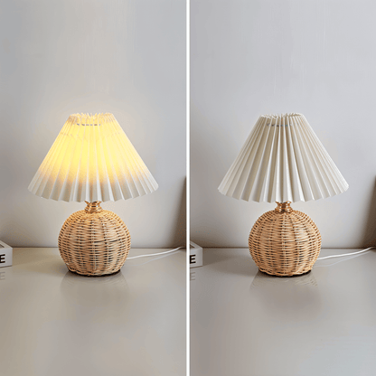 Lampe de table en rotin rétro avec abat-jour plissé