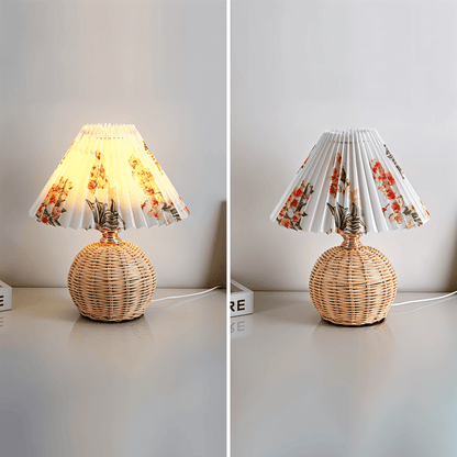 Lampe de table en rotin rétro avec abat-jour plissé