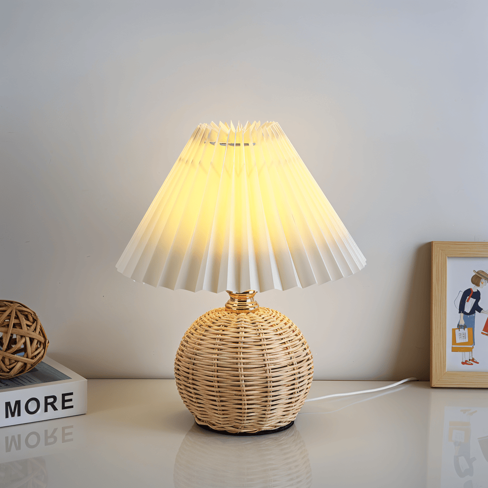 Lampe de table en rotin rétro avec abat-jour plissé