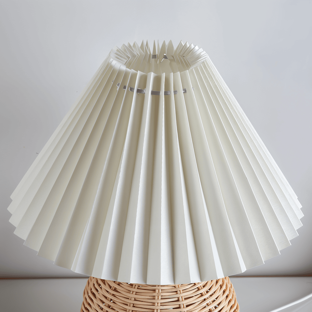 Lampe de table en rotin rétro avec abat-jour plissé