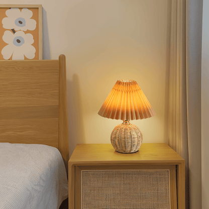 Lampe de table en rotin rétro avec abat-jour plissé