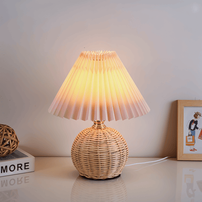 Lampe de table en rotin rétro avec abat-jour plissé